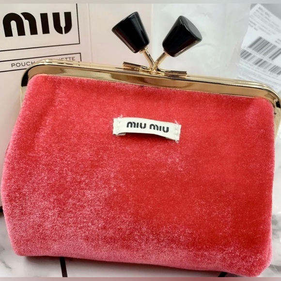 Miu Miu Pink Velvet Pouch Pochette Coin Bag/Purse with Kisslock Closure - Picture 2 of 6